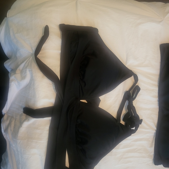 Bathing suit and tops - Picture 4 of 7